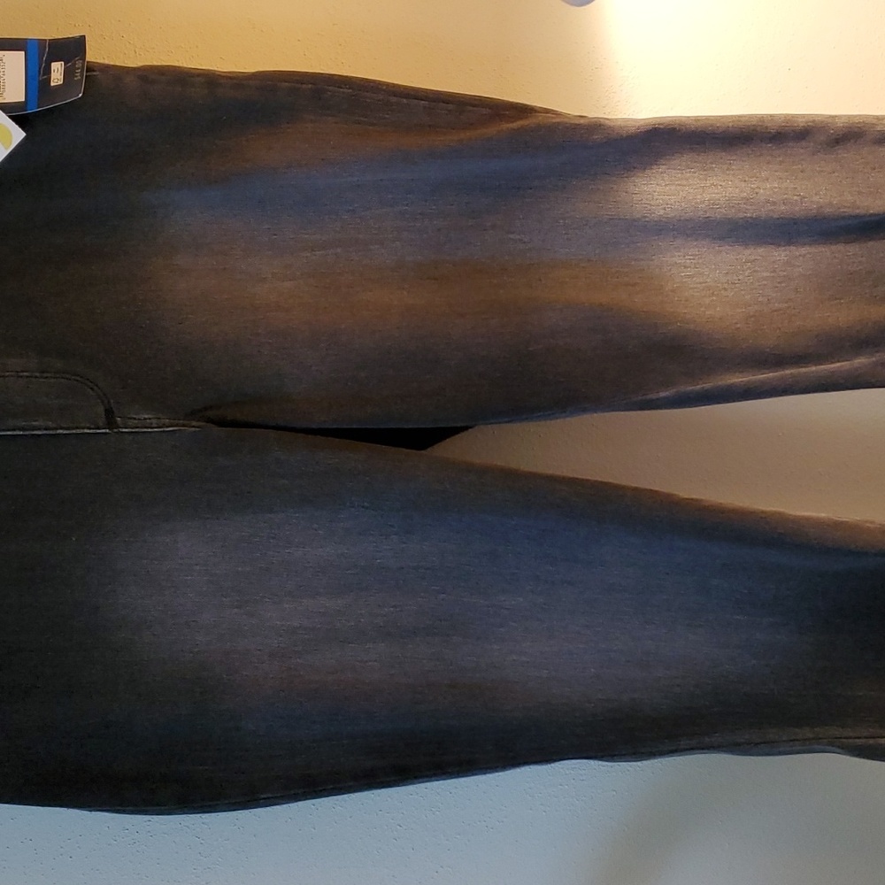 Black pull on jegging